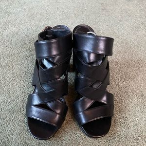 Ladies Michael Kors Leather Black Sandal’s EUC